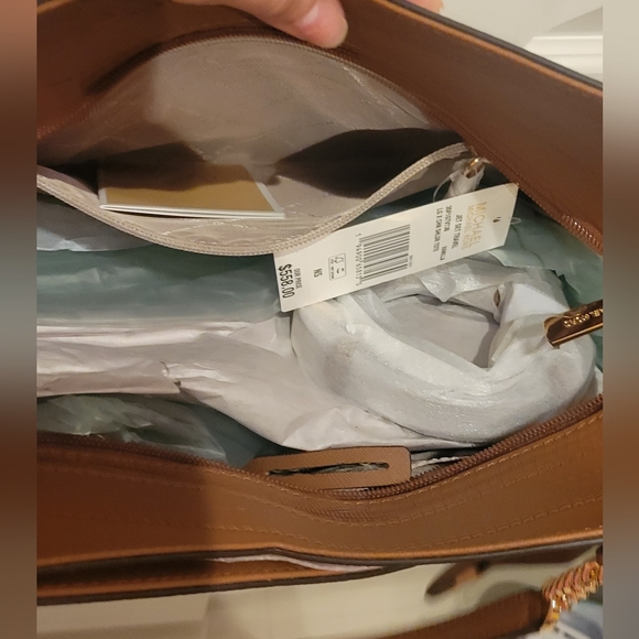 Michael Kors Jet set white large tote bag/travel bag/ shoulder bag NWT - Picture 9 of 10